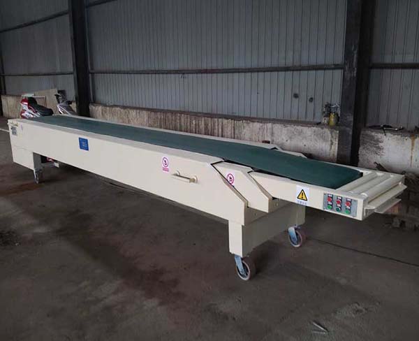 輕型伸縮輸送機(jī)