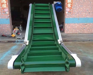 輕型裙邊擋板輸送機(jī)